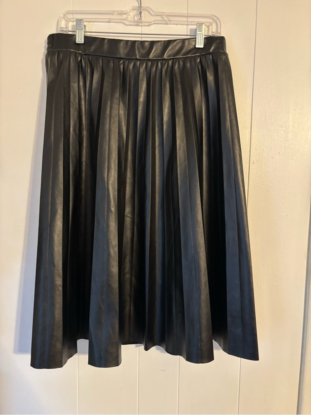 Pleated Faux Leather A-Line Midi Skirt - Black